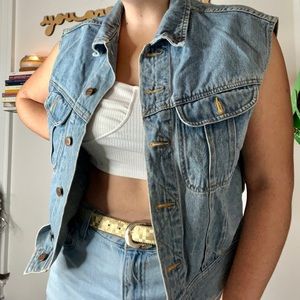 VNTG Sleeveless, denim vest. 90s Era